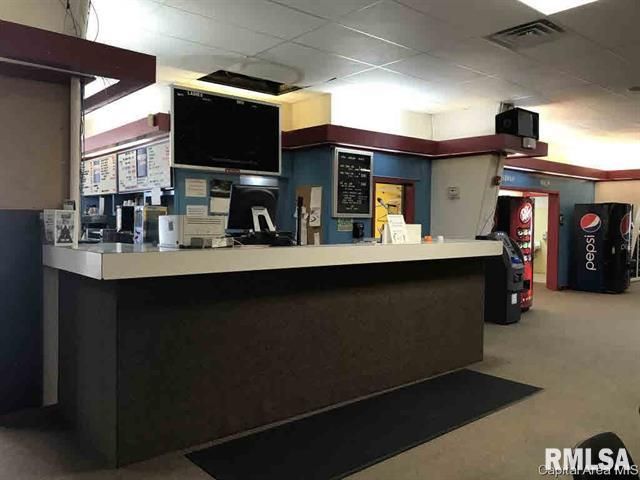 1576 N Henderson St, Galesburg, IL 61401